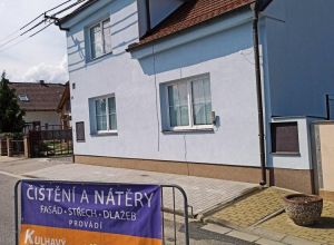 Čištění pálené střešní krytiny a nátěr fasády