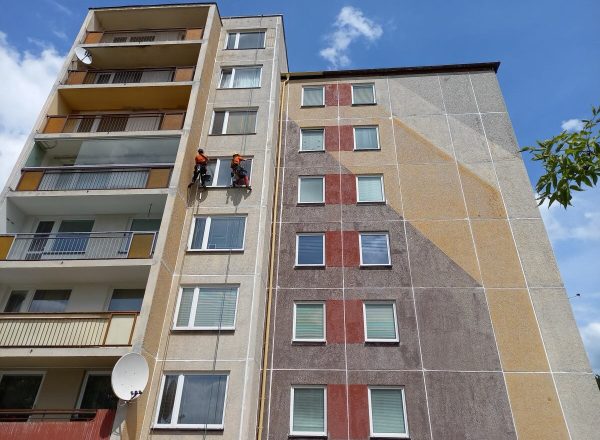 Oprava a nátěr panelového domu Pardubice