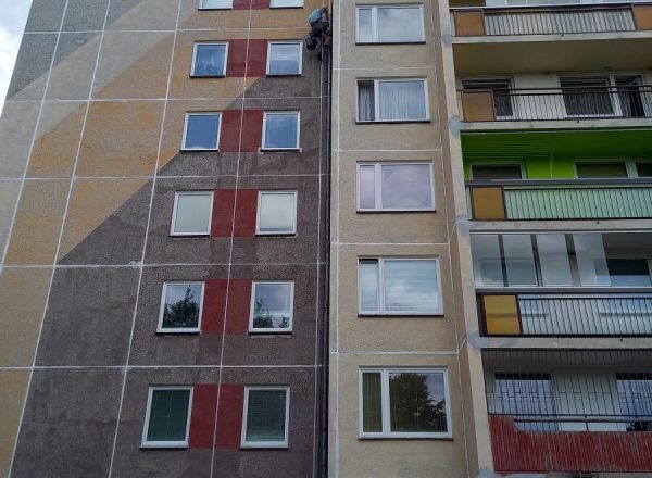 Oprava a nátěr panelového domu Pardubice