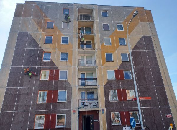 Oprava a nátěr panelového domu Pardubice