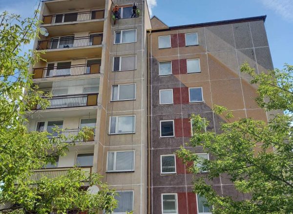 Oprava a nátěr panelového domu Pardubice