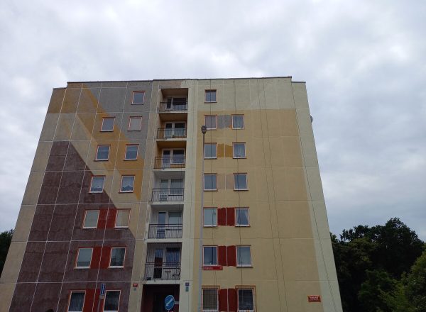 Oprava a nátěr panelového domu Pardubice