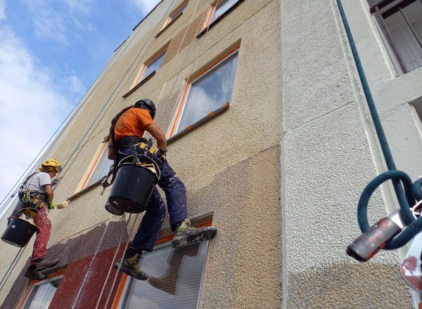 Oprava a nátěr panelového domu Pardubice