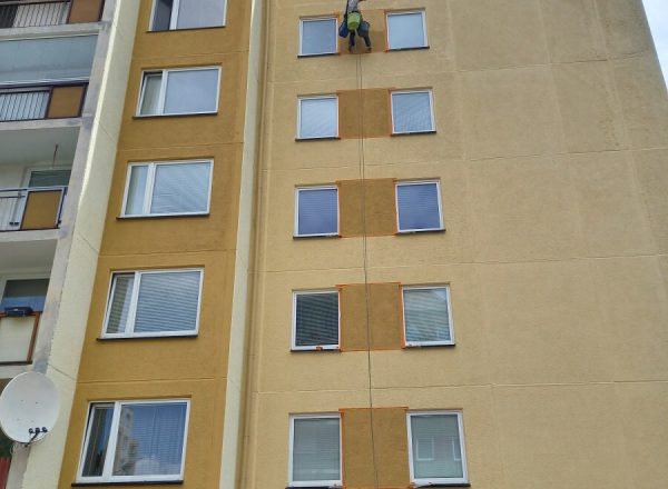 Oprava a nátěr panelového domu Pardubice
