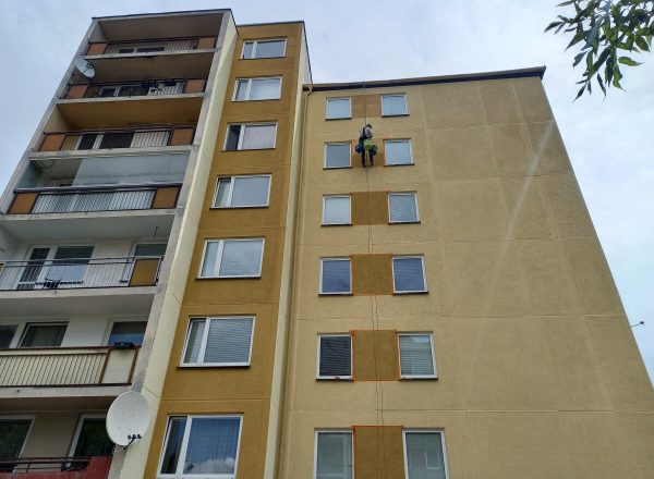 Oprava a nátěr panelového domu Pardubice