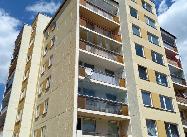Oprava a nátěr panelového domu Pardubice