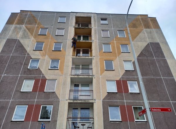 Oprava a nátěr panelového domu Pardubice
