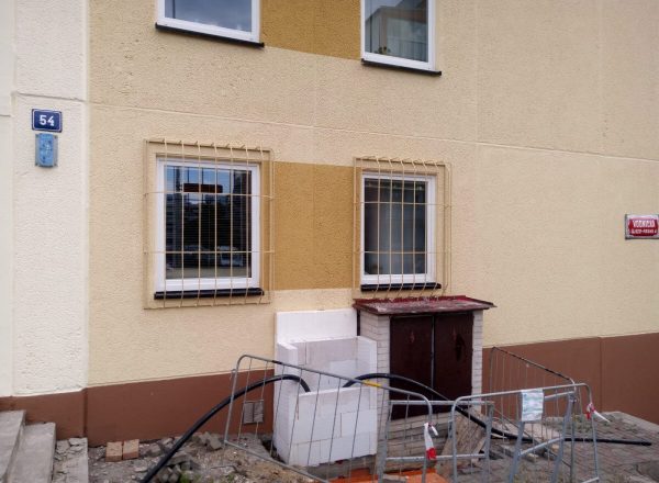 Oprava a nátěr panelového domu Pardubice