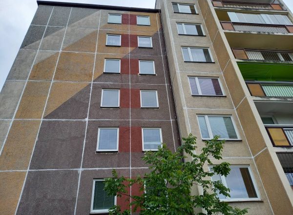 Oprava a nátěr panelového domu Pardubice