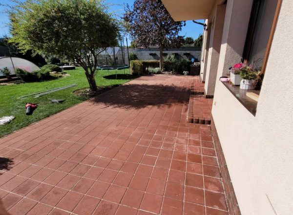 Broušení krovu a čištění dlažby u rodinného domu Pardubice