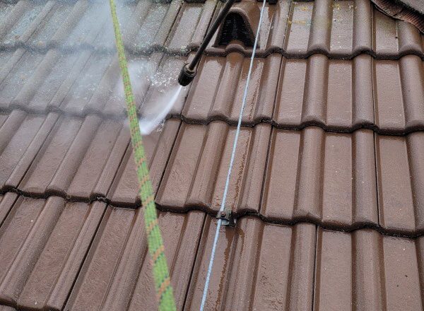 Čištění betonové střešní krytiny + hydrofobní ochrana