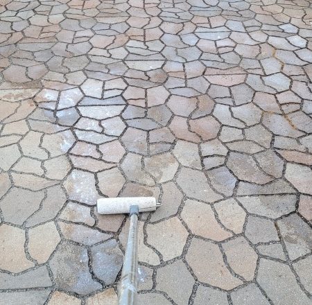Číštění dlažby, křemičitý písek, postřik Pardubice Ohrazenice.
