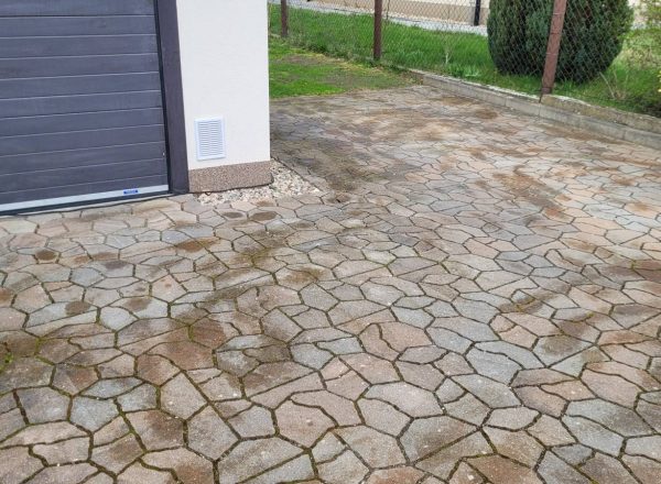 Číštění dlažby, křemičitý písek, postřik Pardubice Ohrazenice.