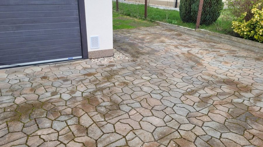 Číštění dlažby, křemičitý písek,  postřik Pardubice Ohrazenice.