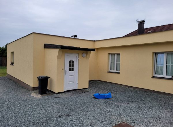 Čištění pálené střešní krytiny a nátěr fasády