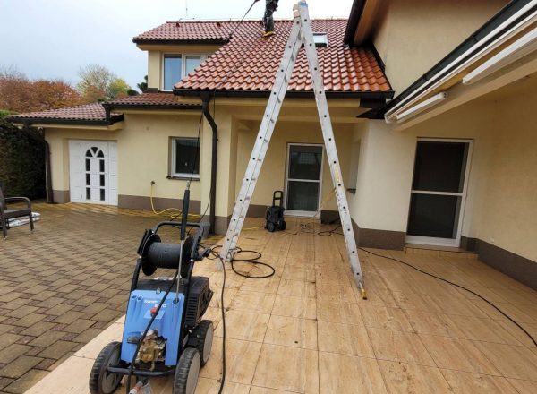 Čištění střechy a nátěr fasády
