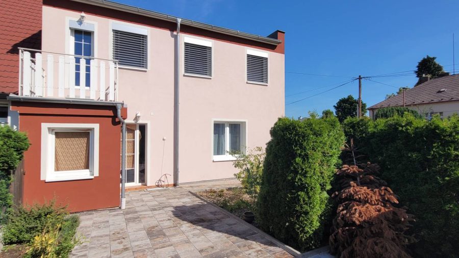 Čištění střechy, fasády a dlažby + biocidní ochrana Chrudim