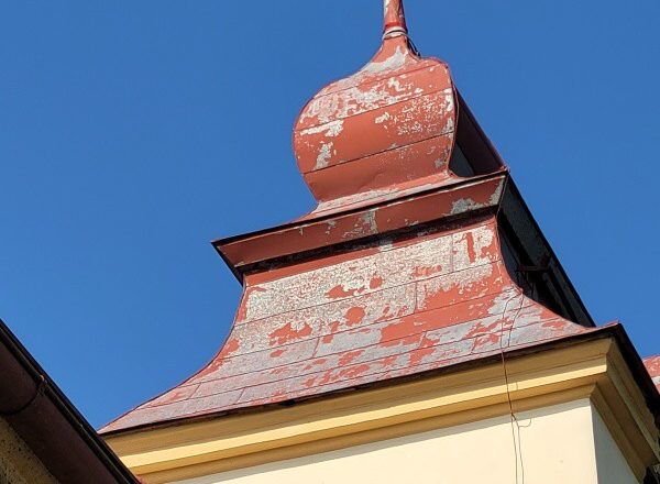 Čištění, nátěr věže a střechy kostela Jičín