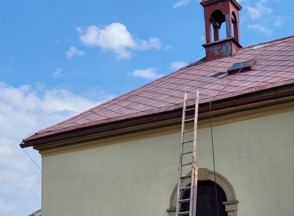 Čištění, nátěr věže a střechy kostela Jičín