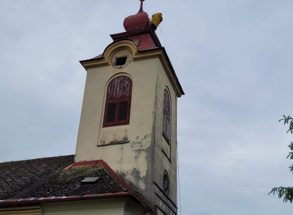 Čištění, nátěr věže a střechy kostela Jičín