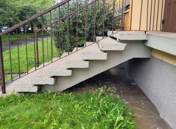 Renovace schodišťe a podest panelového domu