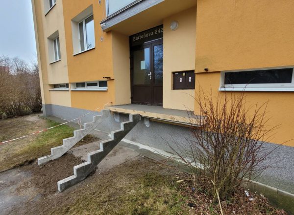 Renovace schodišťe a podest panelového domu