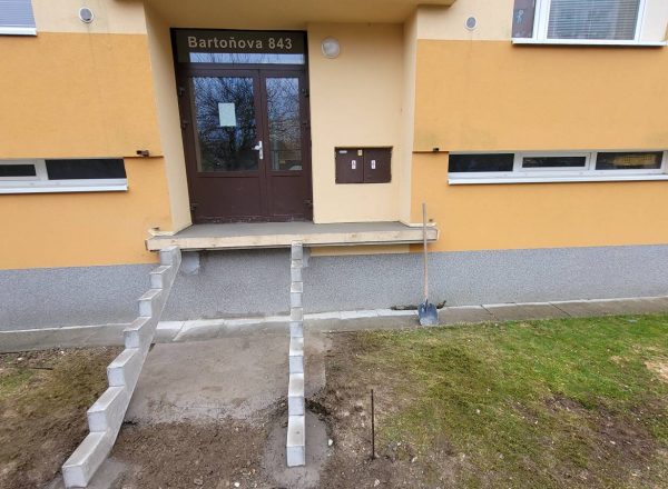 Renovace schodišťe a podest panelového domu