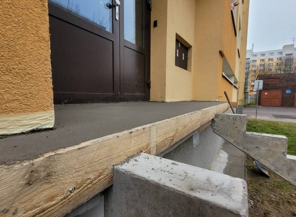 Renovace schodišťe a podest panelového domu