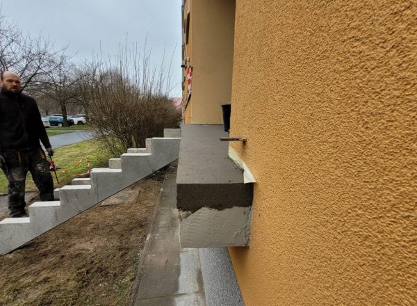 Renovace schodišťe a podest panelového domu
