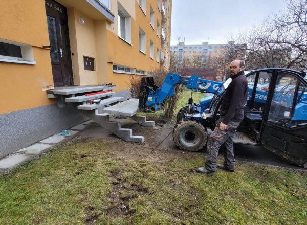 Renovace schodišťe a podest panelového domu