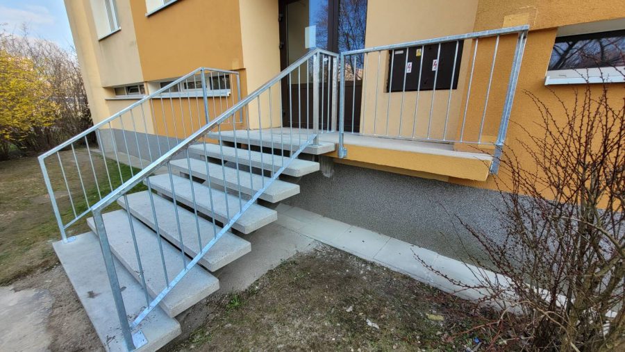 Renovace schodišťe a podest panelového domu