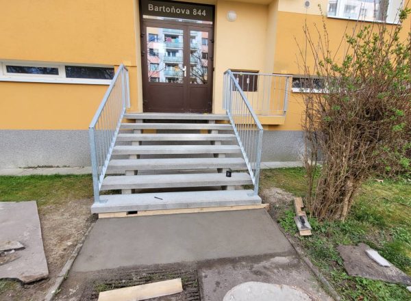 Renovace schodišťe a podest panelového domu