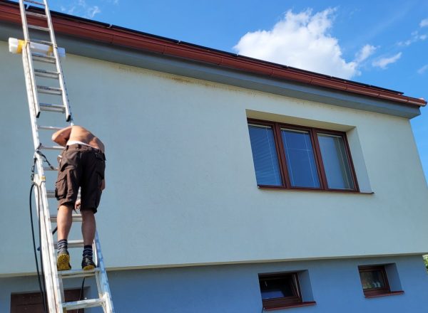 Tlakové mytí, zahubení mikroorganismů, biocidní postřik fasády Seč