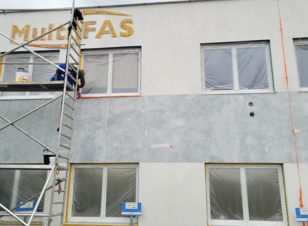 Tlakové mytí, zahubení mikroorganismů, preventivní nátěr fasády Multi Fas Pardubice