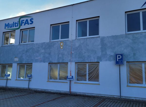 Tlakové mytí, zahubení mikroorganismů, preventivní nátěr fasády Multi Fas Pardubice