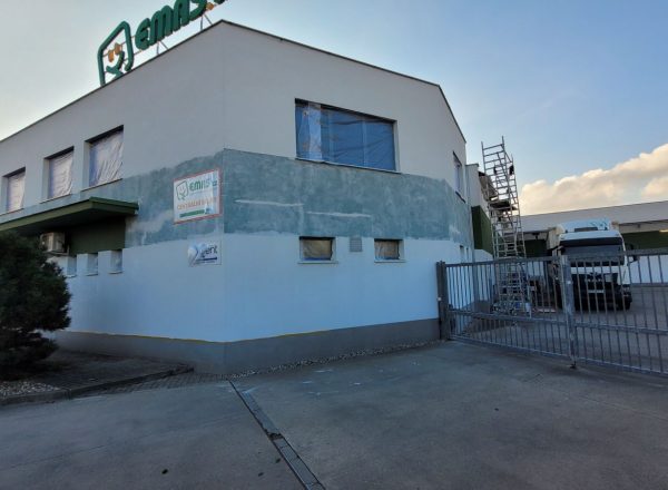 Tlakové mytí, zahubení mikroorganismů, preventivní nátěr fasády Multi Fas Pardubice