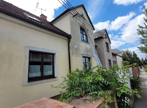 Tlakové mytí, zahubení mikroorganismů, preventivní nátěr fasády Pardubice