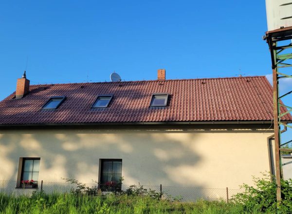 Vysokotlaké čištění, algicidní přípravky na dlažbu a fasádu Chvaletice