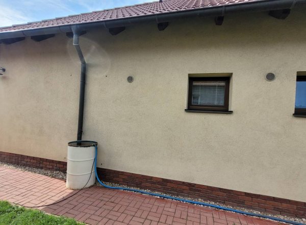 Vysokotlaké čištění, algicidní přípravky na dlažbu a fasádu Chvaletice