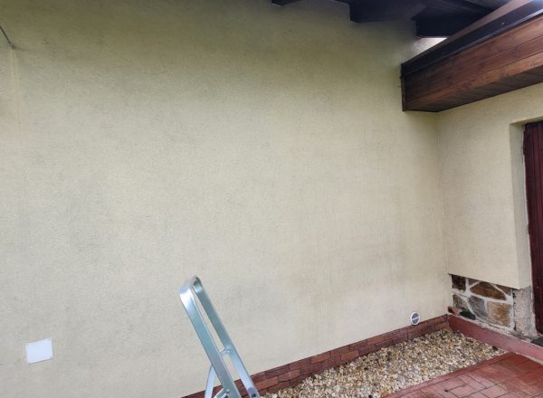 Vysokotlaké čištění, algicidní přípravky na dlažbu a fasádu Chvaletice