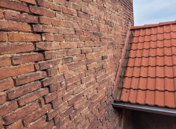 Zateplení štítové zdi, strukturovaná omitka, klempířské práce